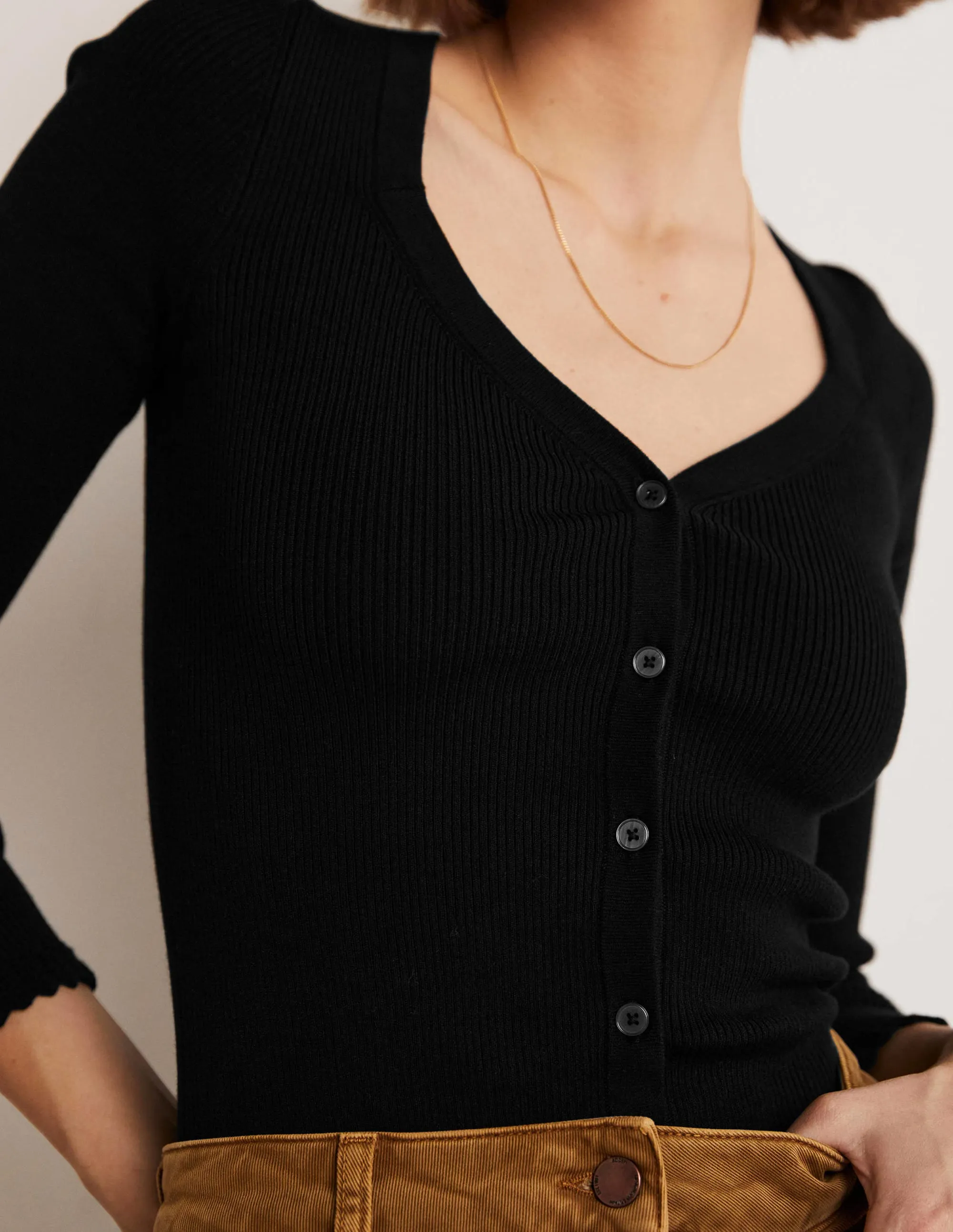 Ribbed Sweetheart Cardigan-Black