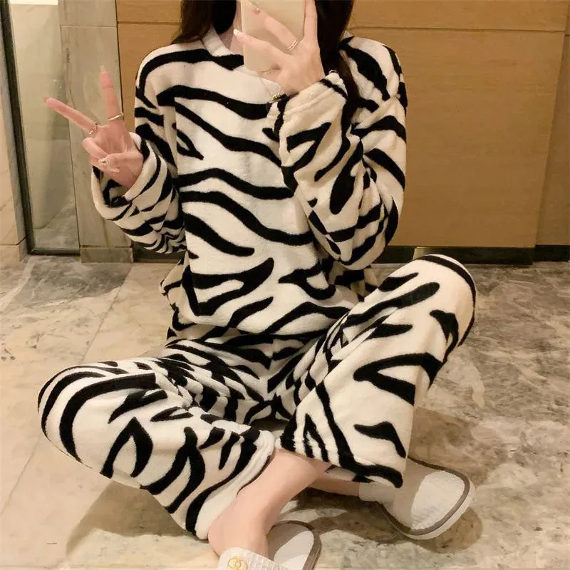 Trendy Women's Zebra Print Pajama Set - Cozy Fleece Sleepwear