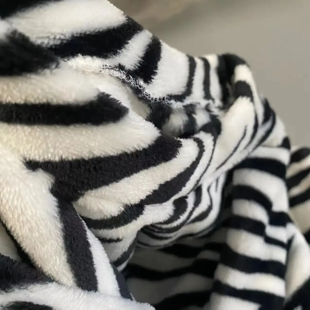 Trendy Women's Zebra Print Pajama Set - Cozy Fleece Sleepwear