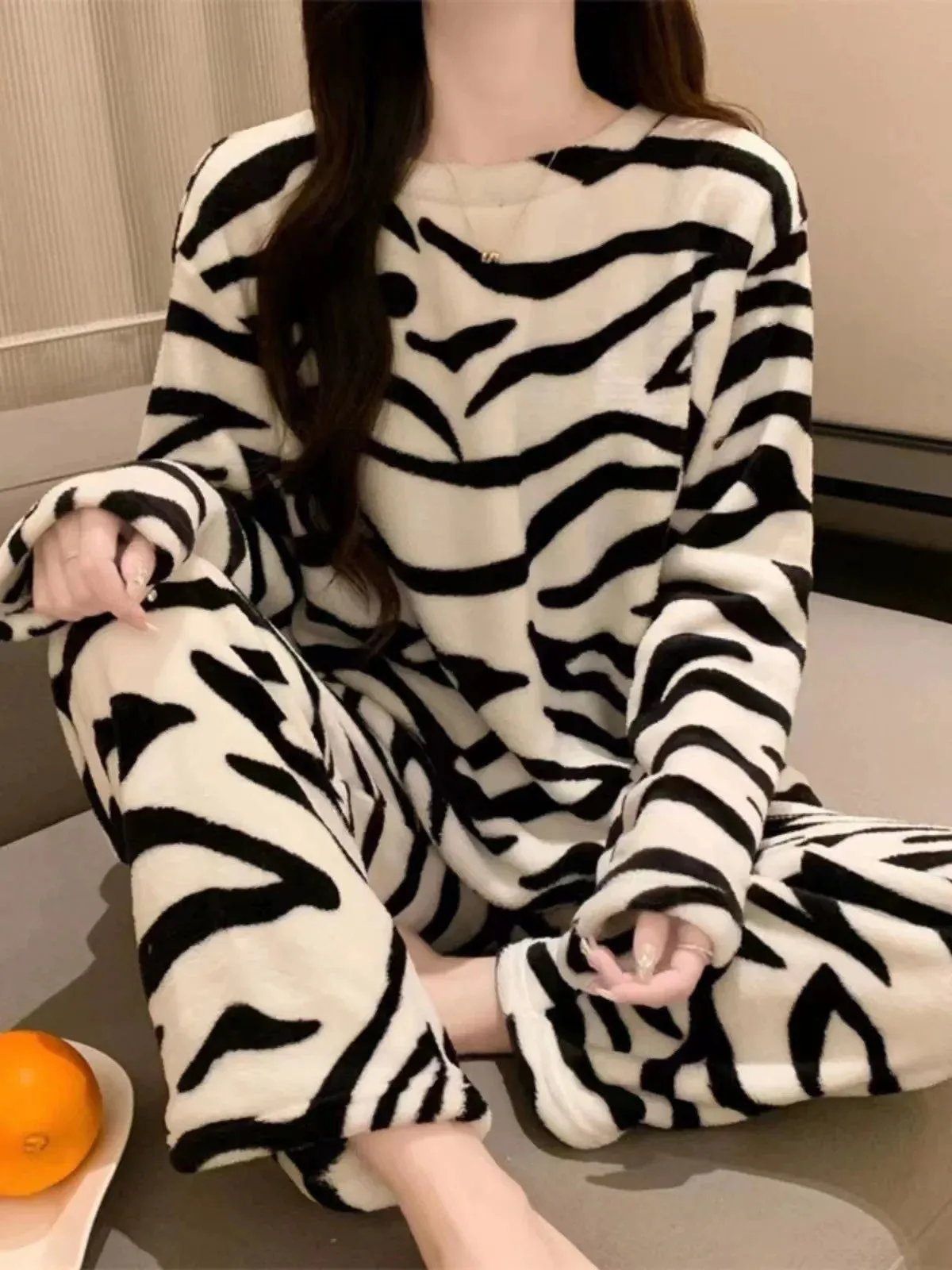 Trendy Women's Zebra Print Pajama Set - Cozy Fleece Sleepwear